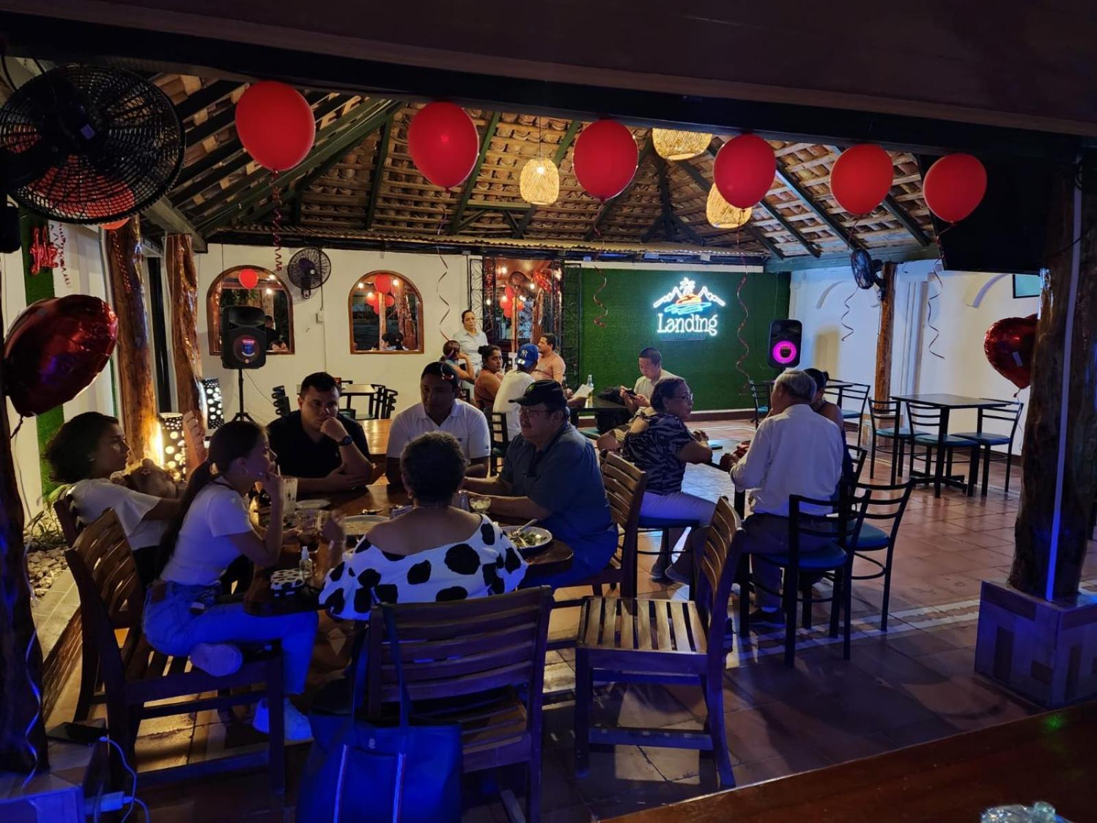 The Landing Hotel And Restaurant モヨガルパ エクステリア 写真